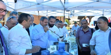 Balikesir-Kahvalti-Festivalinin-coskuyla-sona-erdigini-belirten-Vali-Sildak-Mutluyuz-umutluyuz
