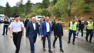 Dursunbey-yolunda-feci-kaza-8-olu-10-yarali-696x392