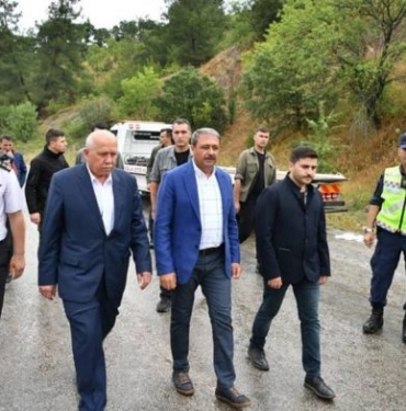 Dursunbey-yolunda-feci-kaza-8-olu-10-yarali-696x392