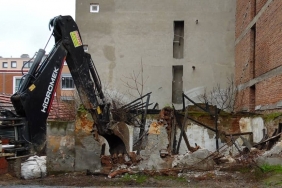 Kareside-metruk-binalar-yikiliyor