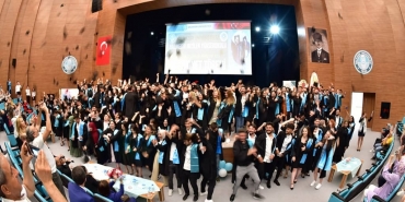 MYOda-mezuniyet-sevinci