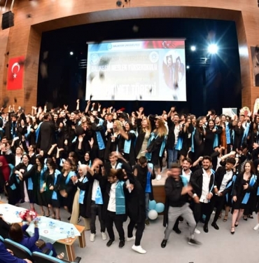 MYOda-mezuniyet-sevinci