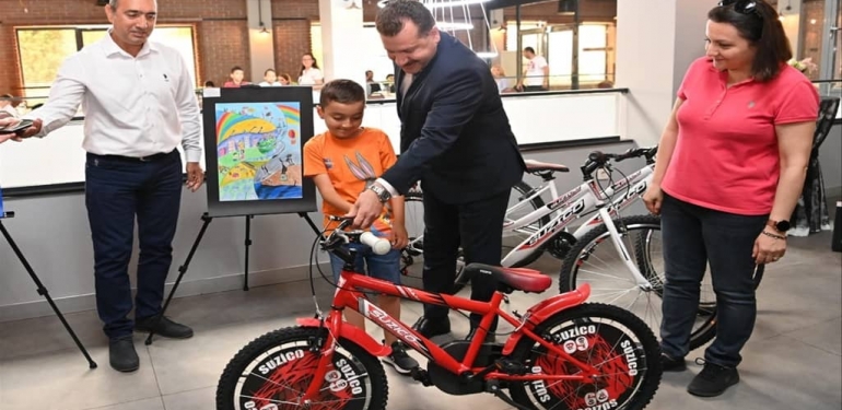 Temiz Hava ve Suyu Resmettiler