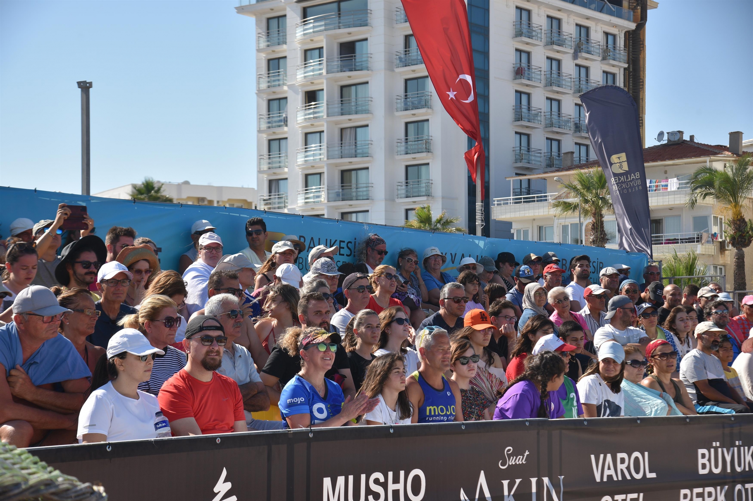 balikesirde_beach_voleybolu_ruzgâri_esiyor_11
