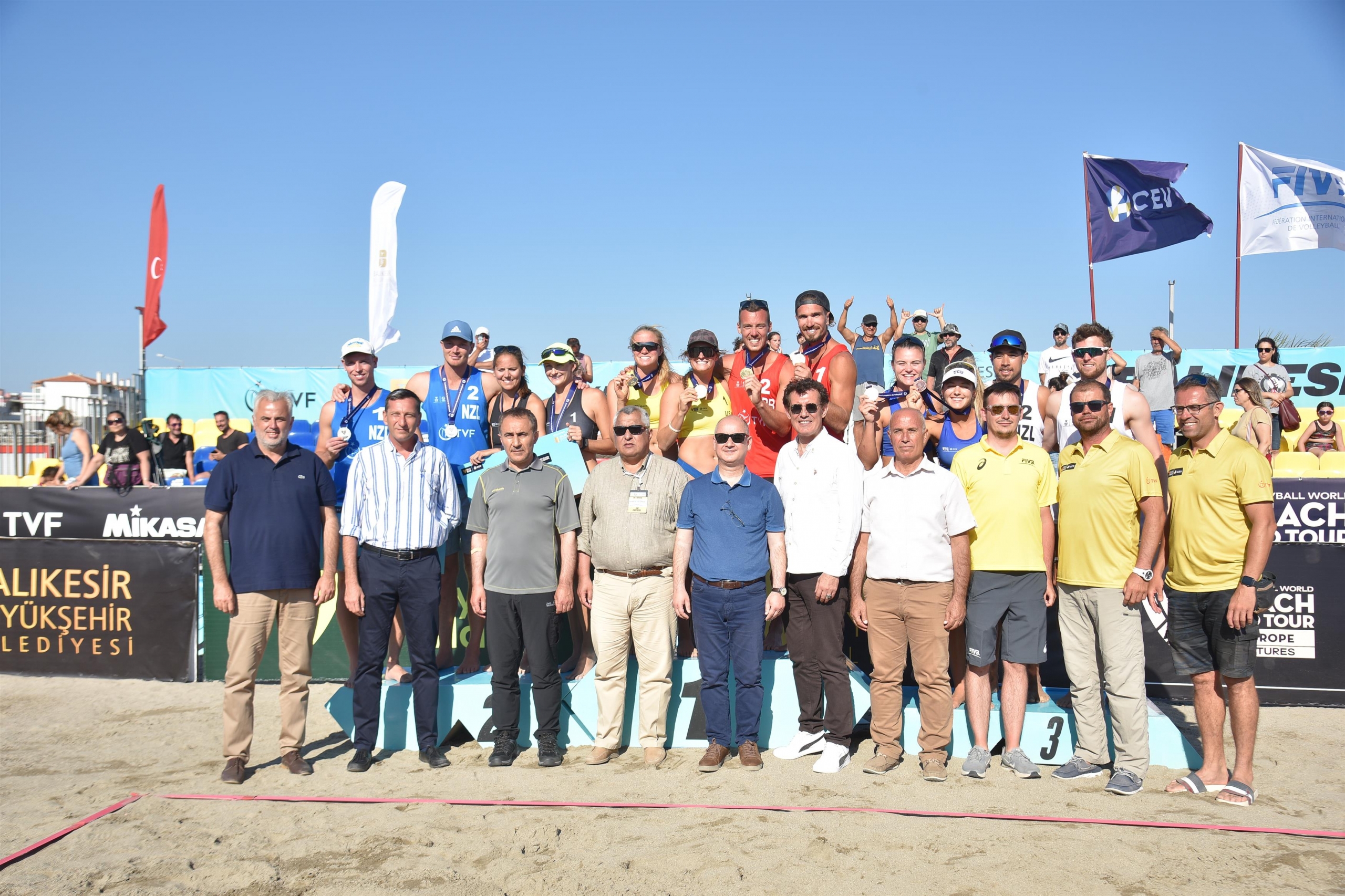 balikesirde_beach_voleybolu_ruzgâri_esiyor_13