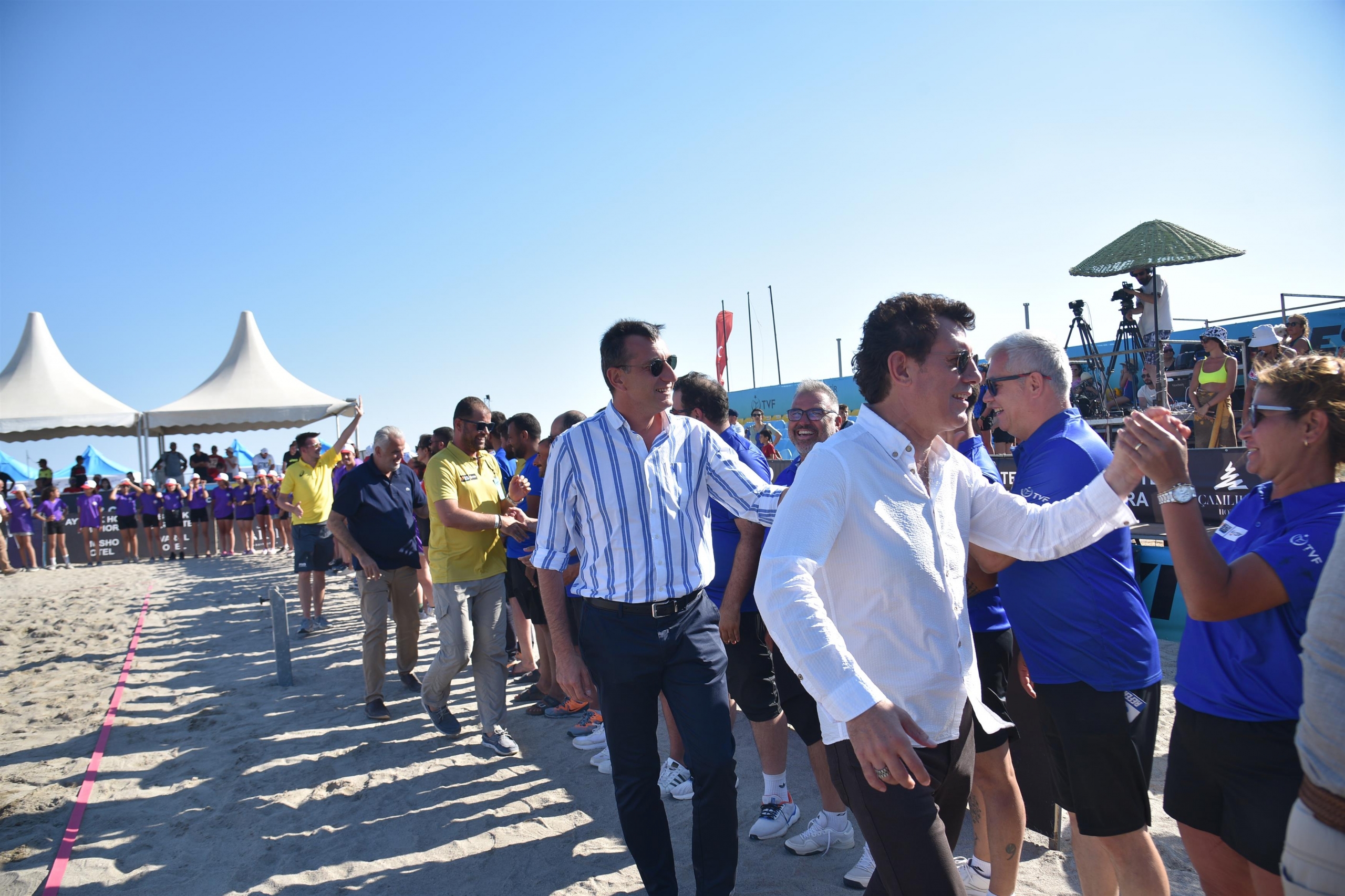 balikesirde_beach_voleybolu_ruzgâri_esiyor_16