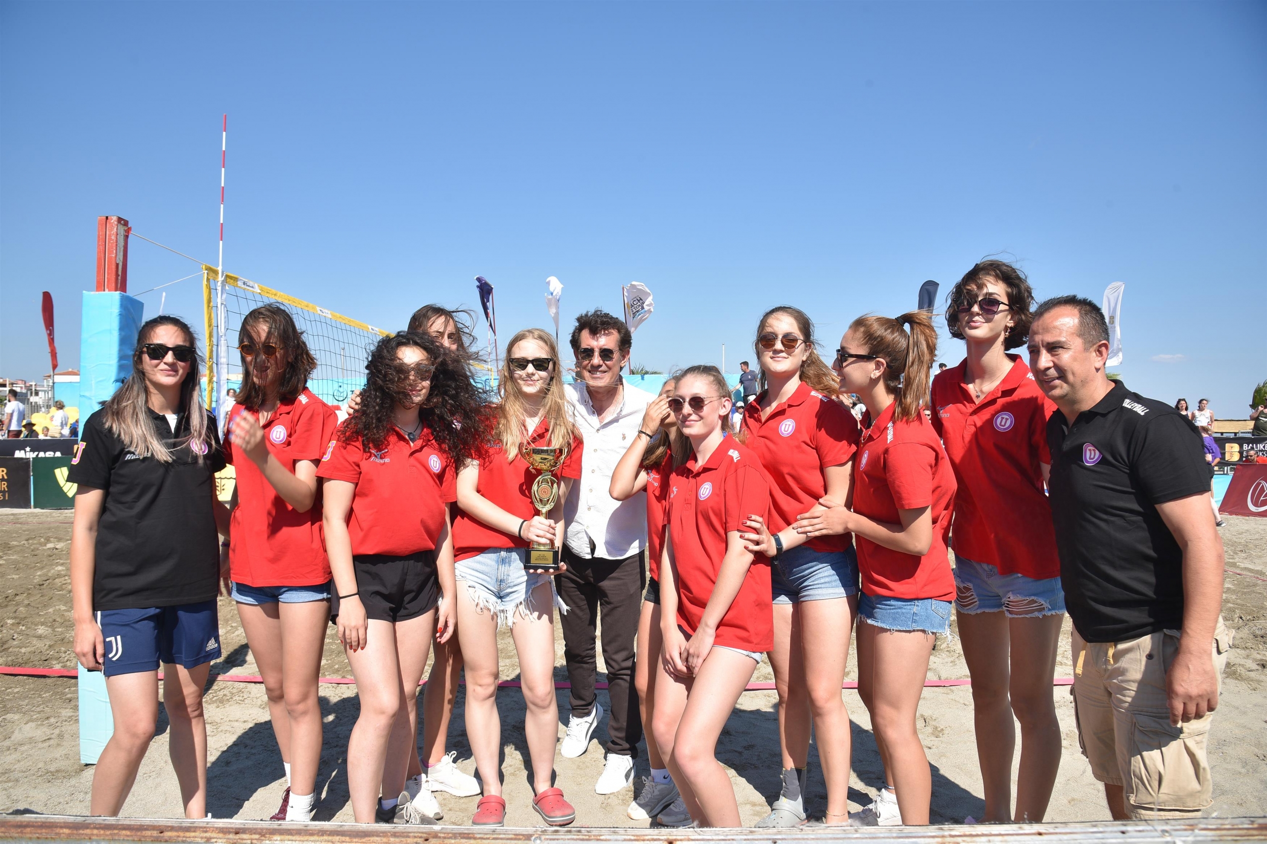 balikesirde_beach_voleybolu_ruzgâri_esiyor_17