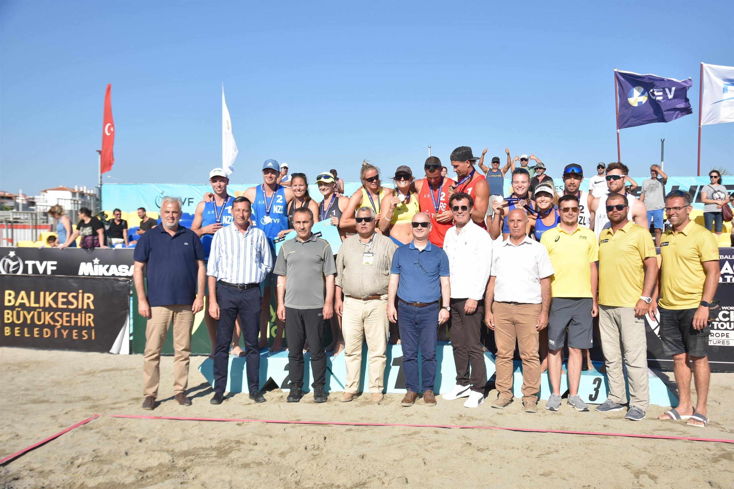 balikesirde_beach_voleybolu_ruzgâri_esiyor_9