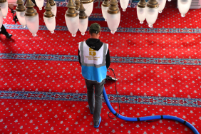 buyuksehir_ilce_merkezlerindeki_camileri_bayrama_hazirliyor_1