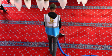 buyuksehir_ilce_merkezlerindeki_camileri_bayrama_hazirliyor_1