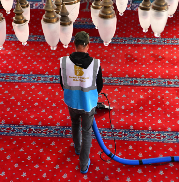 buyuksehir_ilce_merkezlerindeki_camileri_bayrama_hazirliyor_1