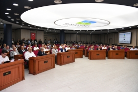 ahmet_akin_personelinin_arkasinda_durdu_2