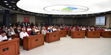 ahmet_akin_personelinin_arkasinda_durdu_2