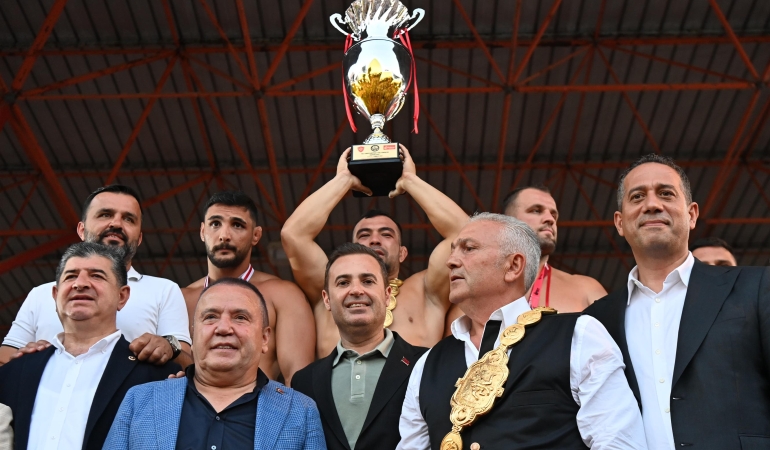 Başkan Akın, Tarihi Kırkpınar Güreşleri’ni takip etti