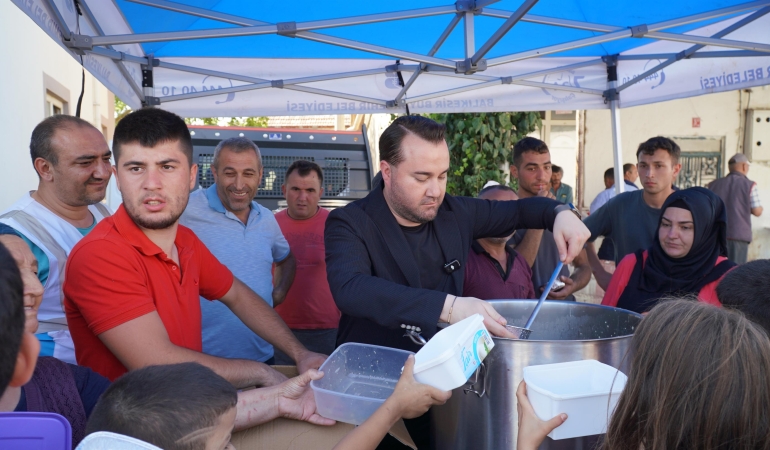 Macarlar ve Kabakdere’de aşure hayrı düzenledi