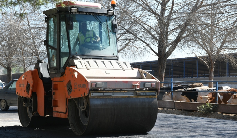 Yıllardır yapılmayan yolu Başkan Akın yaptı