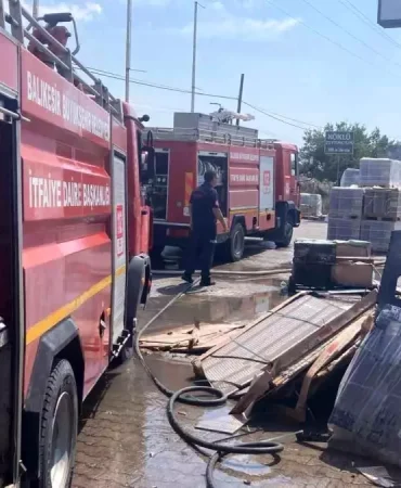 Ayvalık'ta Seramik Fabrikasında Yangın Çıktı