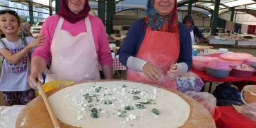 Balıkesir'de Kadınların El Emekleri İle Kurulan Hanımeli Pazarı İlgi Görüyor