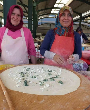 Balıkesir'de Kadınların El Emekleri İle Kurulan Hanımeli Pazarı İlgi Görüyor