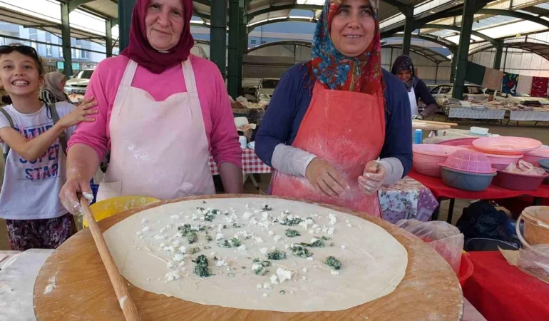 Balıkesir’de Kadınların El Emekleri İle Kurulan Hanımeli Pazarı İlgi Görüyor