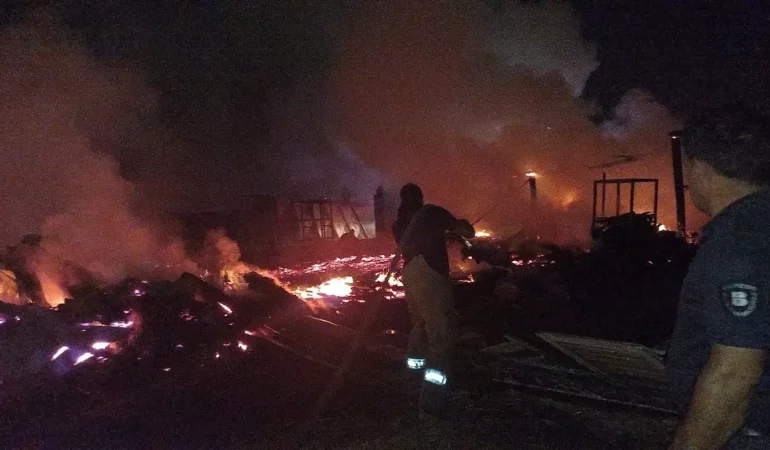 Balıkesir’de atölyede çıkan yangın söndürüldü