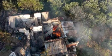 Bursa'da barakada başlayan yangın zeytinlik alana sıçradı