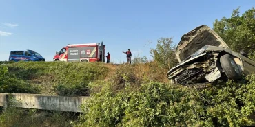 Balıkesir'de otomobil kaza yaptı, 2 kişi yaralandı