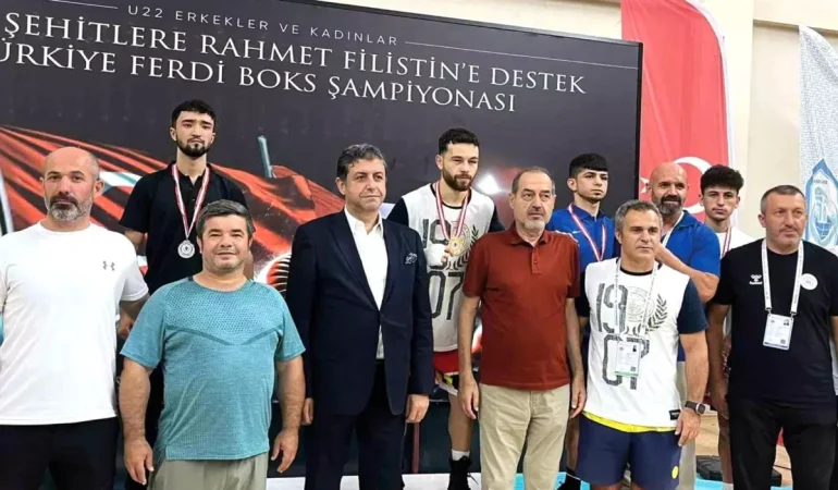 U22 Türkiye Ferdi Boks Şampiyonası’nda madalya kazandılar