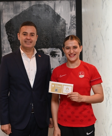 esra_yuvaya_bronz_madalya_ile_donuyor_1