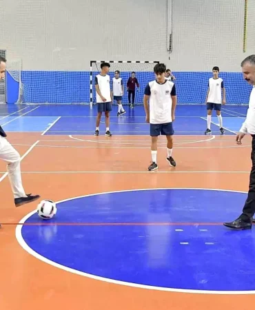 Eskişehir'de düzenlenen futsal turnuvası başladı