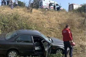 Balıkesir'de otomobil tarlaya uçtu, sürücü yaralandı