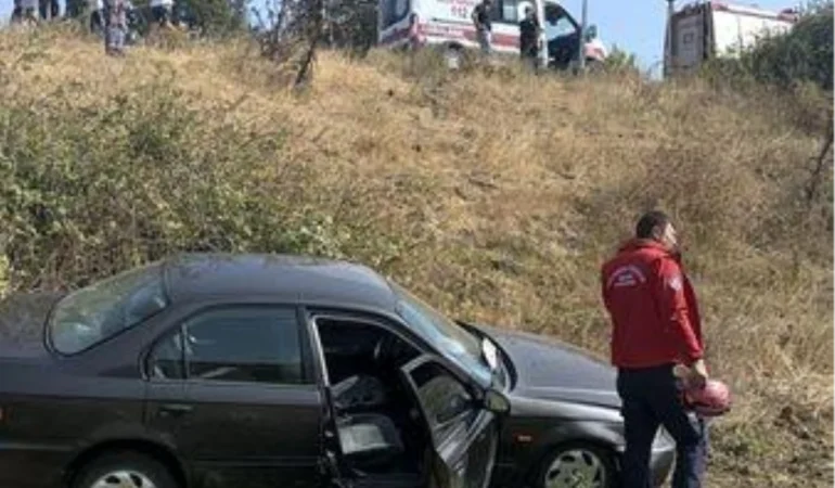 Balıkesir’de otomobil takla atarak tarlaya uçtu