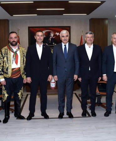 kurtdereli_gureslerine_kirmizi_dipli_mumlar_ile_davetler_basladi_4