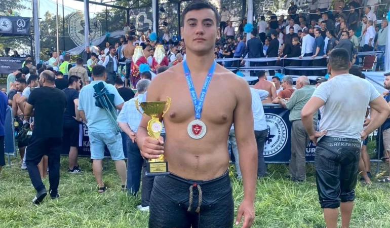 Yunusemre Belediyespor gümüş madalya kazandı