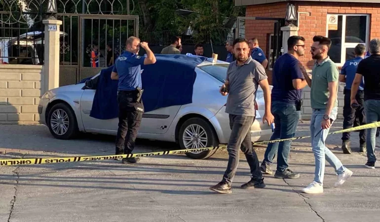 Eşini Bıçaklayarak Öldürdü ve Teslim Oldu