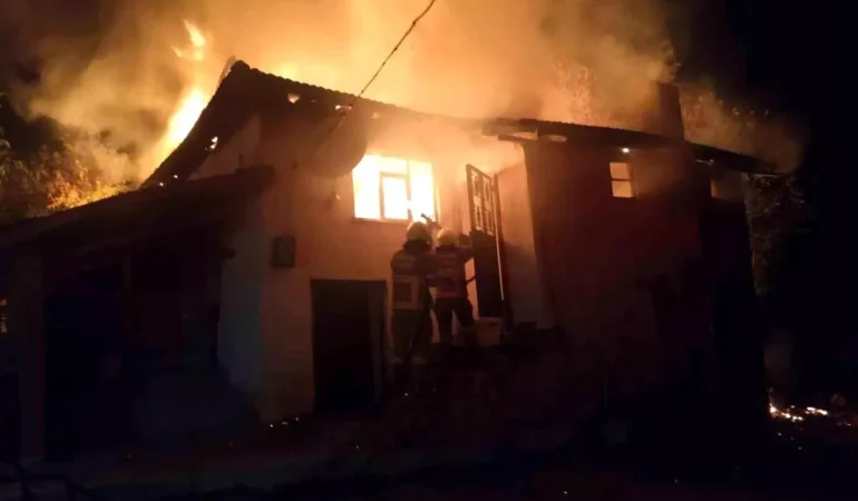 Balıkesir’de Ev Yandı