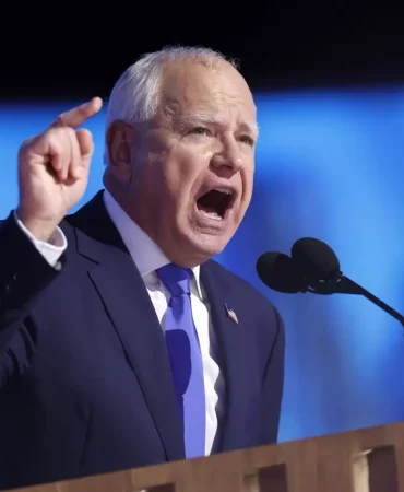 ABD Valisi Kamala Harris'in Başkan Yardımcısı Adaylığını Kabul Etti