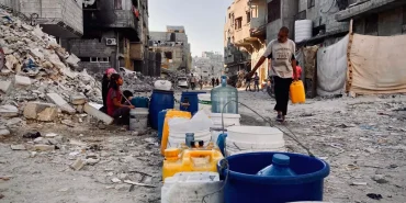 UNRWA, İsrail'in tahliye emirleri nedeniyle Gazze'deki yardım operasyonlarını askıya aldı