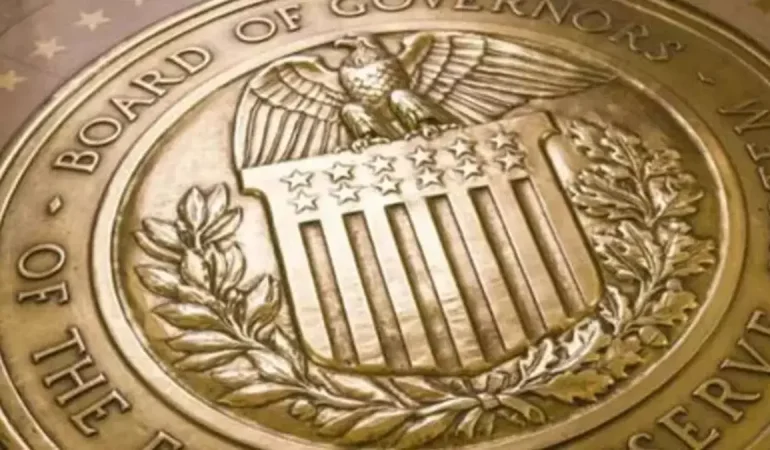 FED FAİZ İNDİRDİ