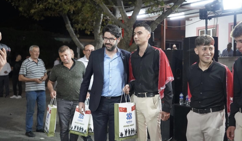 ALTIEYLÜL BAŞKAN YARDIMCISI BAHA TORUN ASKER EĞLENCESİNDE