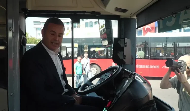 Balıkesir Büyükşehir Belediye Başkanı Ahmet Akın, Elektrikli Otobüsü Test Etti