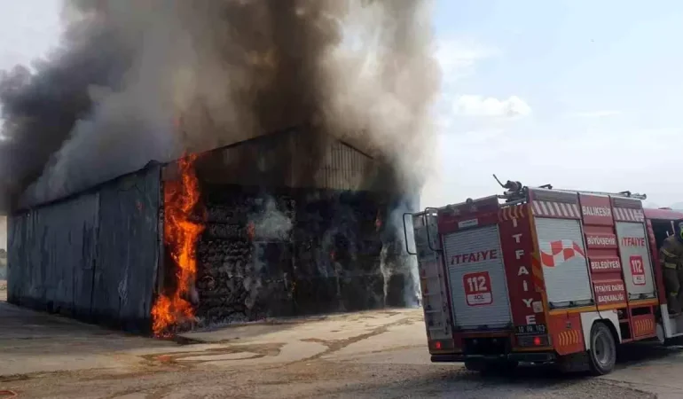 Susurluk’ta Saman Deposunda Yangın