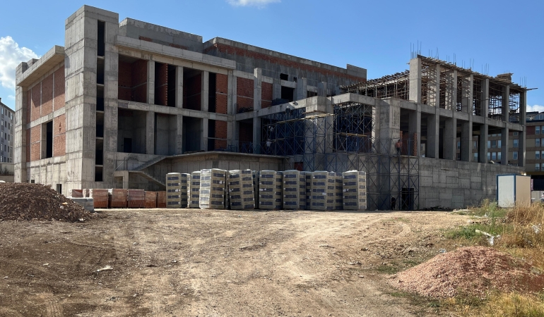 Başkan Akın, Bandırma Kültür Merkezi inşaatını yeniden başlattı