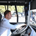 baskan_akin_elektrikli_otobus_ile_ayvalikta_test_surusu_yapti_1
