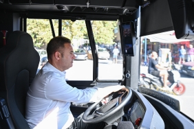 baskan_akin_elektrikli_otobus_ile_ayvalikta_test_surusu_yapti_1