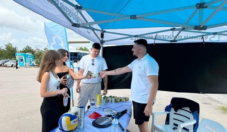 BBB, üniversitelilerin yanında