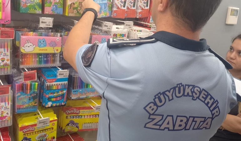 Büyükşehir Zabıtasından okul alışverişi mesaisi
