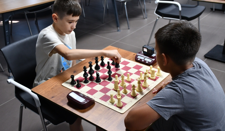 Çocuklar sertifikalarını, Başkan Akın’ın elinden alacak