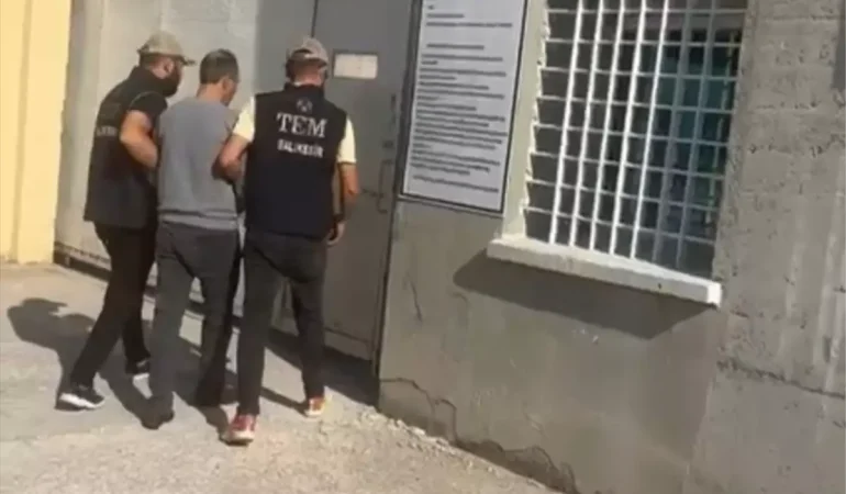 Balıkesir’de 2 FETÖCÜ Askeri Personel Yakalandı.