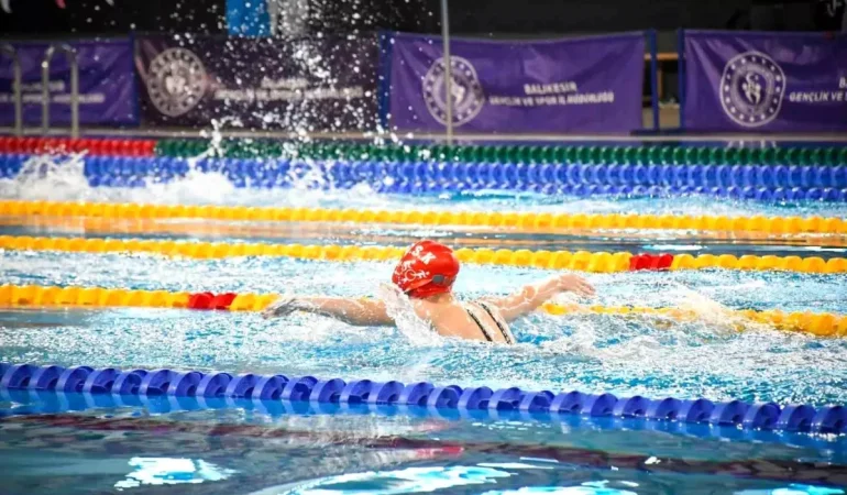 Balıkesir Cumhuriyet Bayramı’nda Yüzme Müsabakaları
